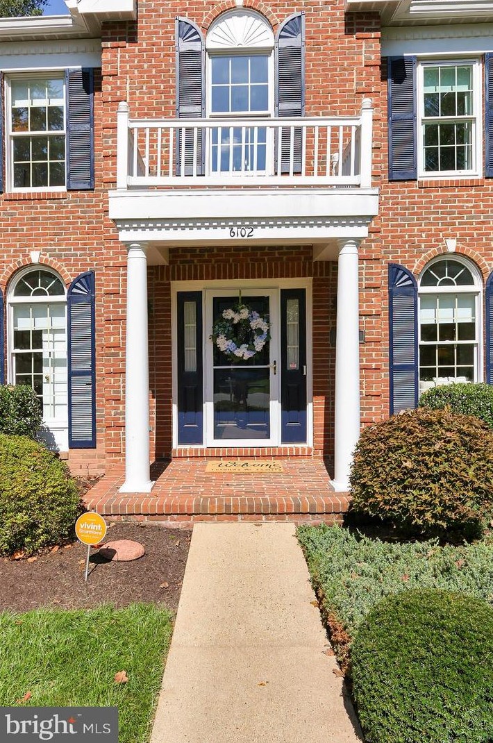 6102 Winslow Ct, Fairfax, VA 22039-1698