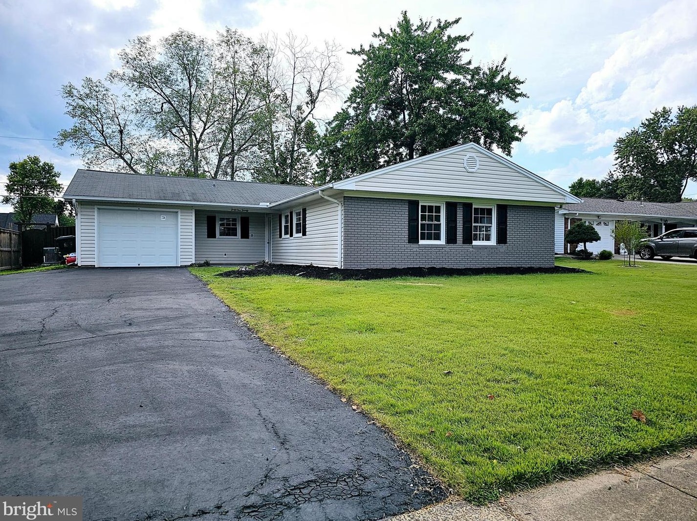 4120 Meadow Hill Ln, Fairfax, VA 22033