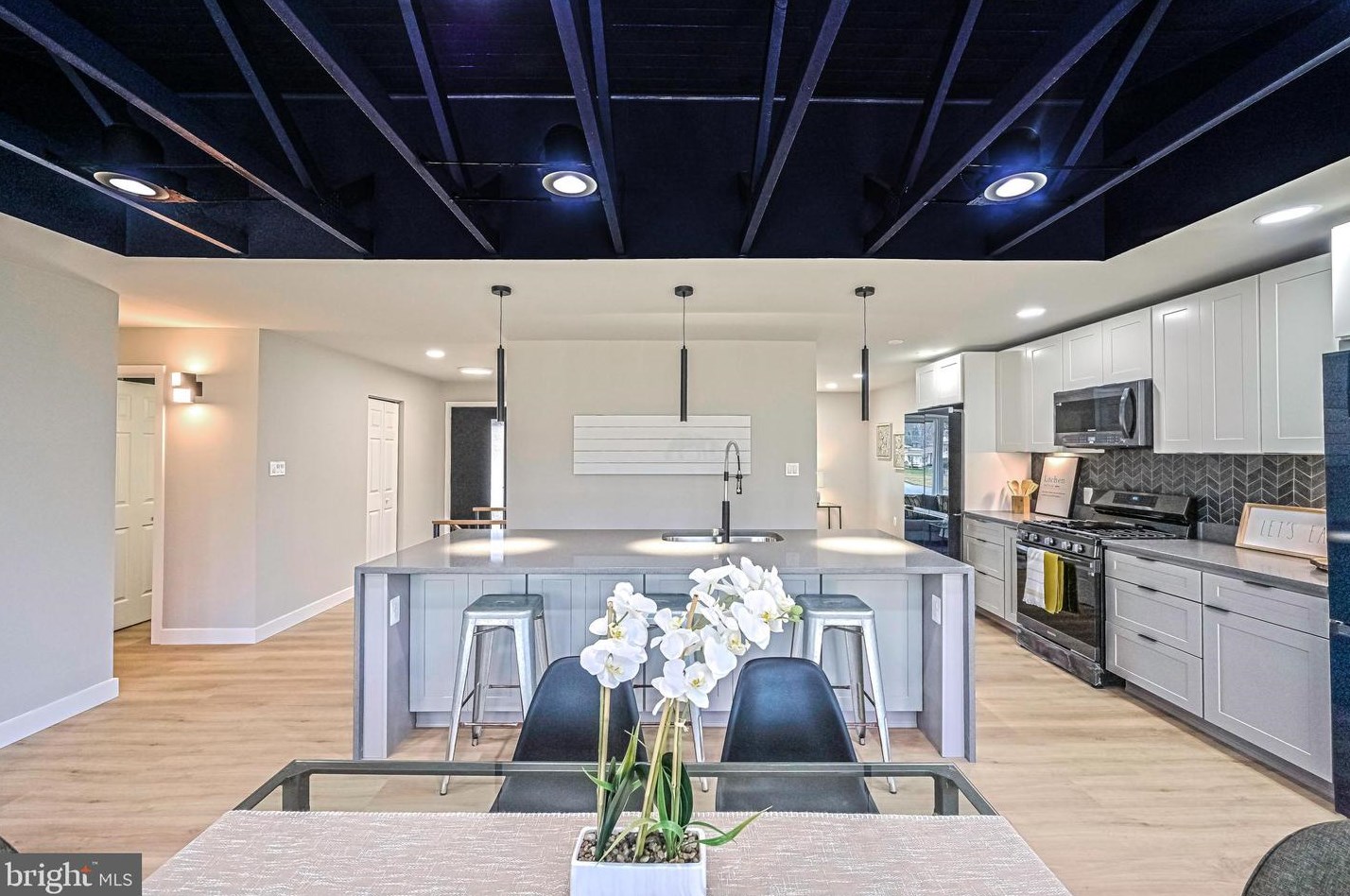 4405 San Carlos Dr, Fairfax VA  22030-5372 exterior