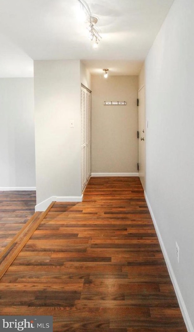 1661 Parkcrest Cir Apt 100, Herndon, VA 20190