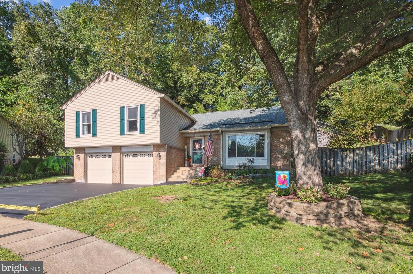 7610 Woodstown Dr, Springfield, VA 22153