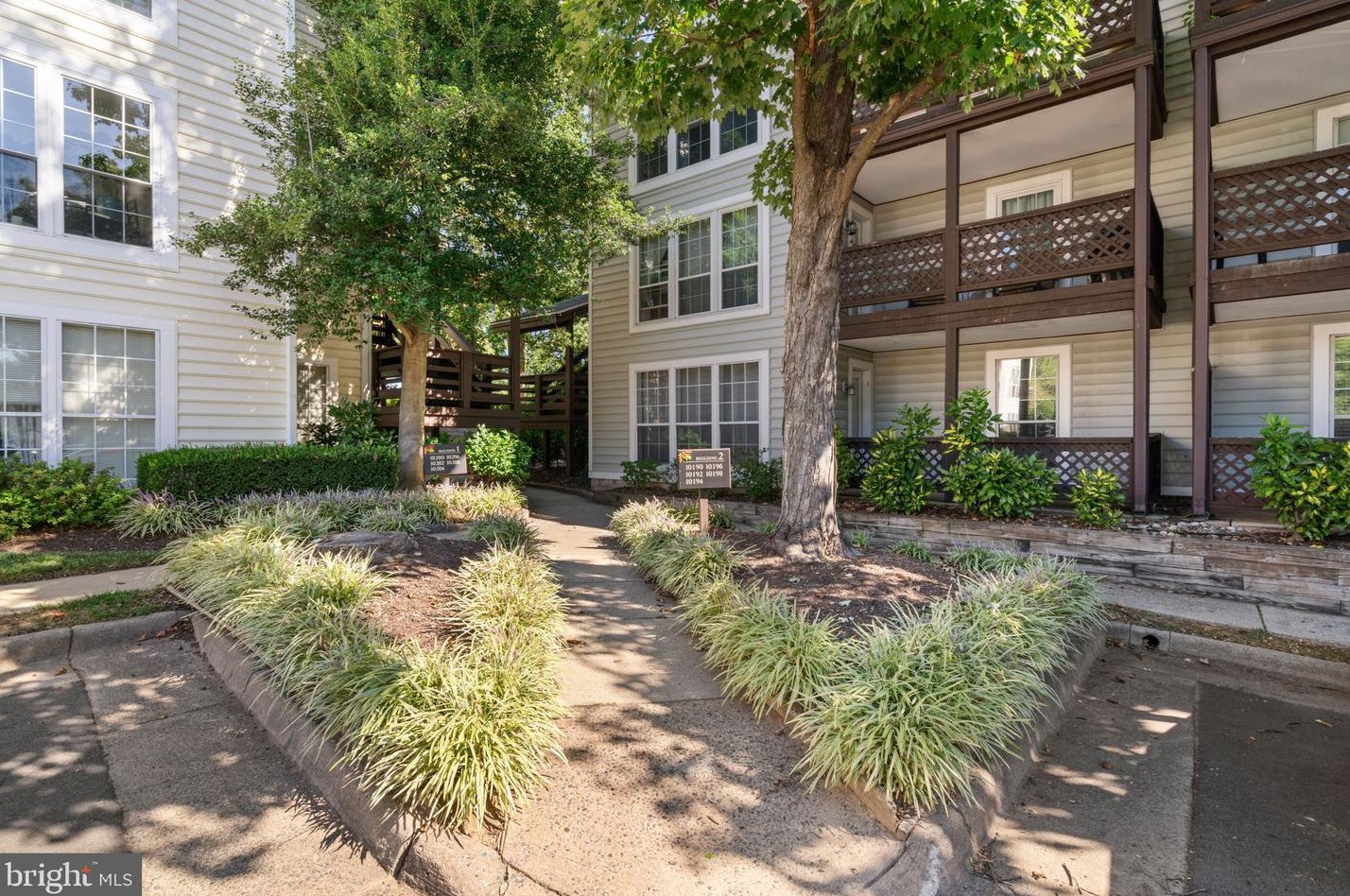 10190 Oakton Terrace Rd, Vienna, VA 22124-2928