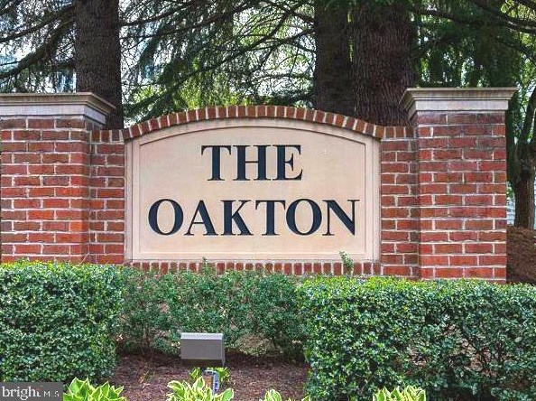 10068 Oakton Terrace Rd, Vienna VA  22124-2900 exterior