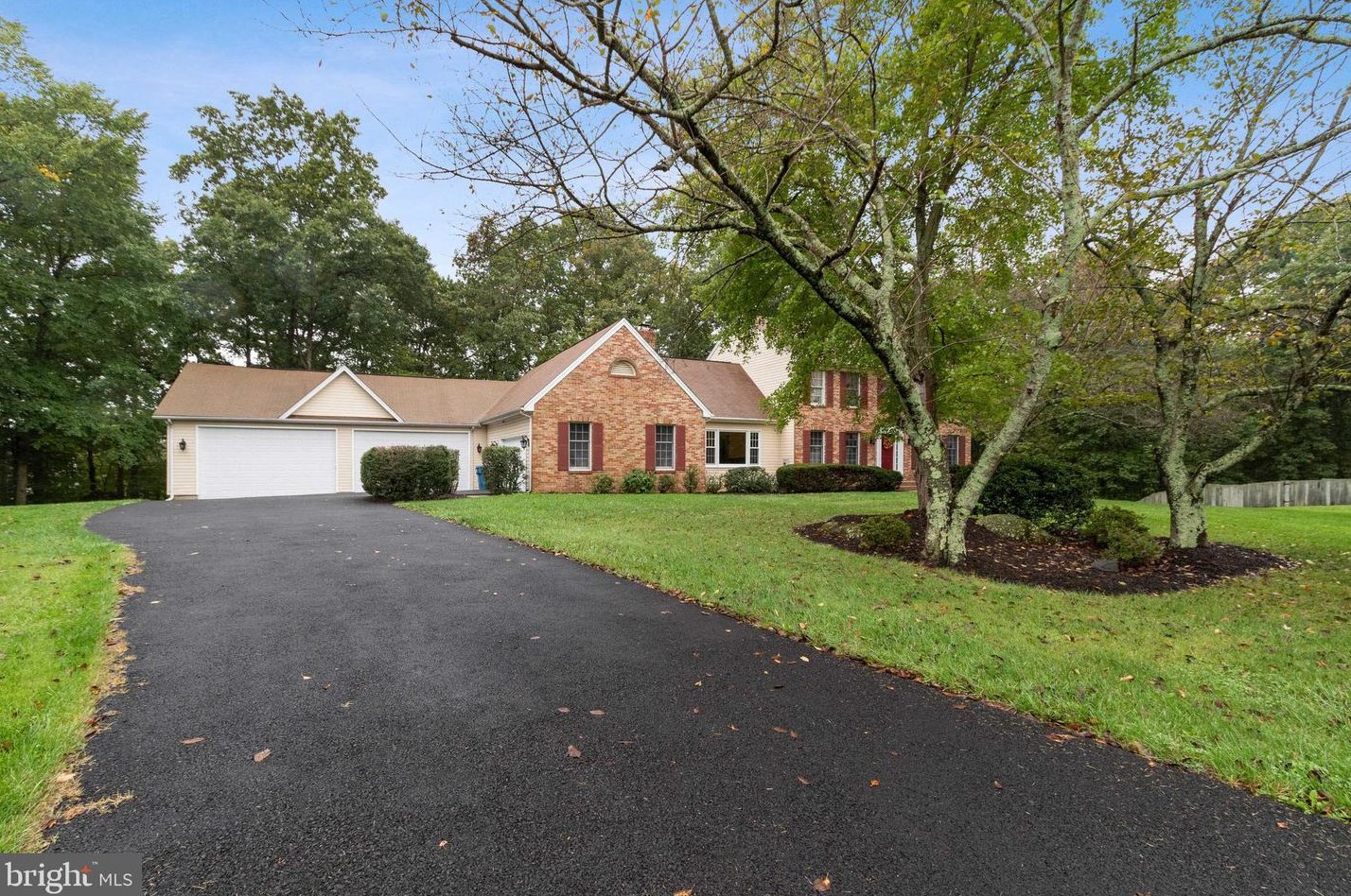 14954 Red Post Ct, Centreville, VA 20121