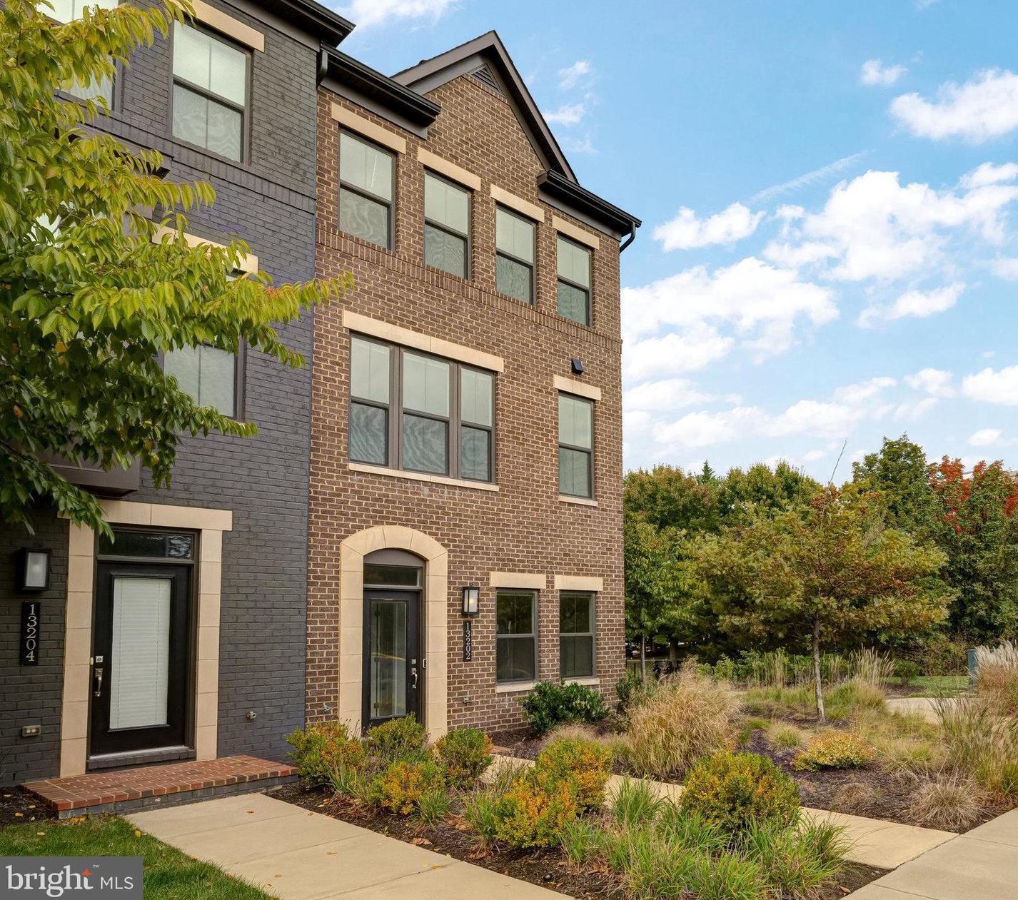 13202 Woodland Park Rd, Herndon, VA 20171