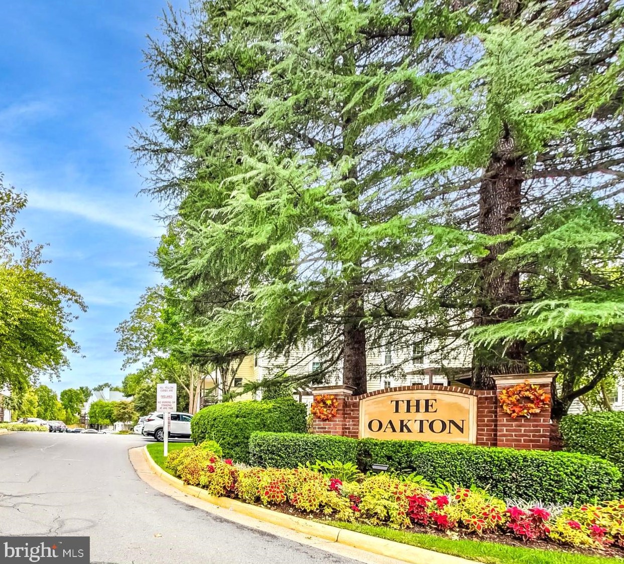 10096 Oakton Terrace Rd, Vienna, VA 22124-2925