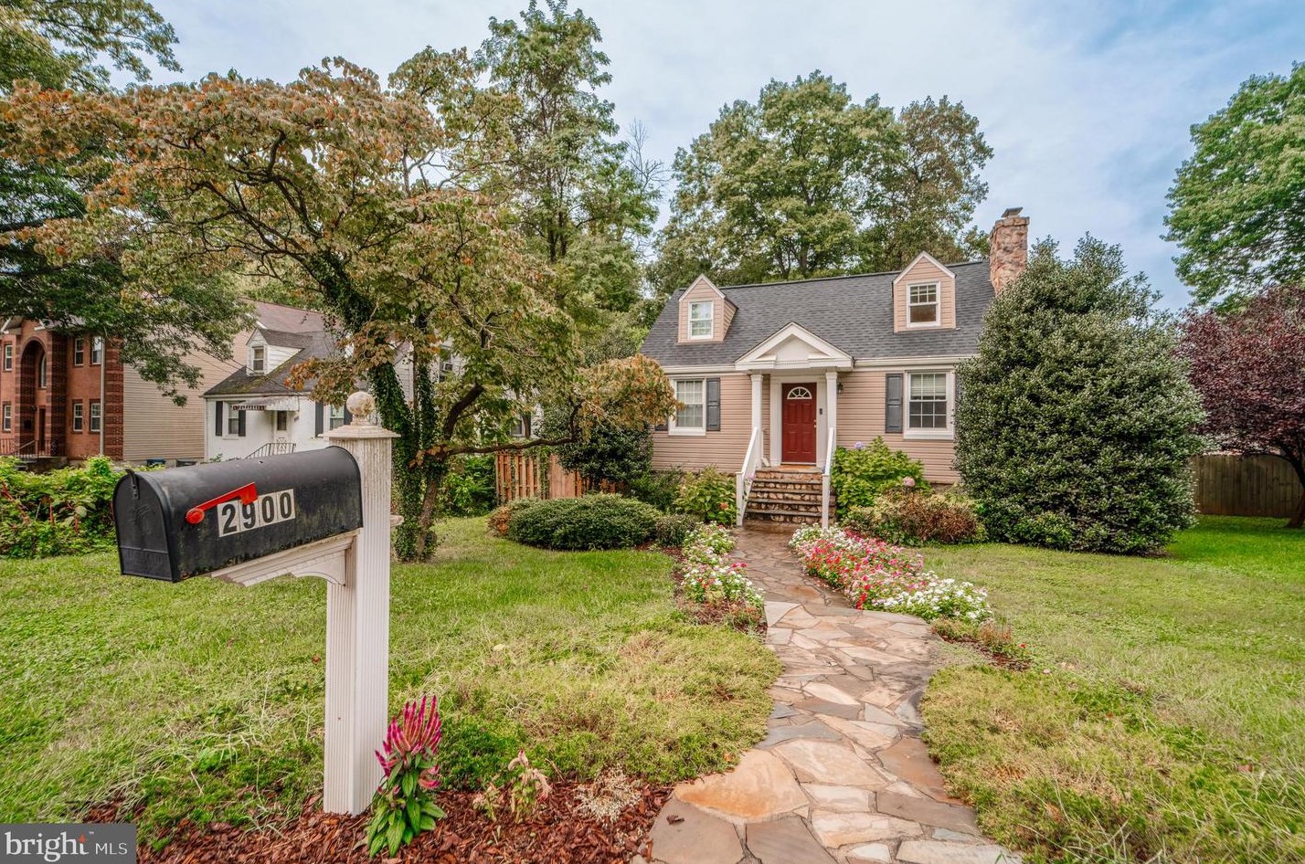 2900 Monroe Pl, Falls Church, VA 22042