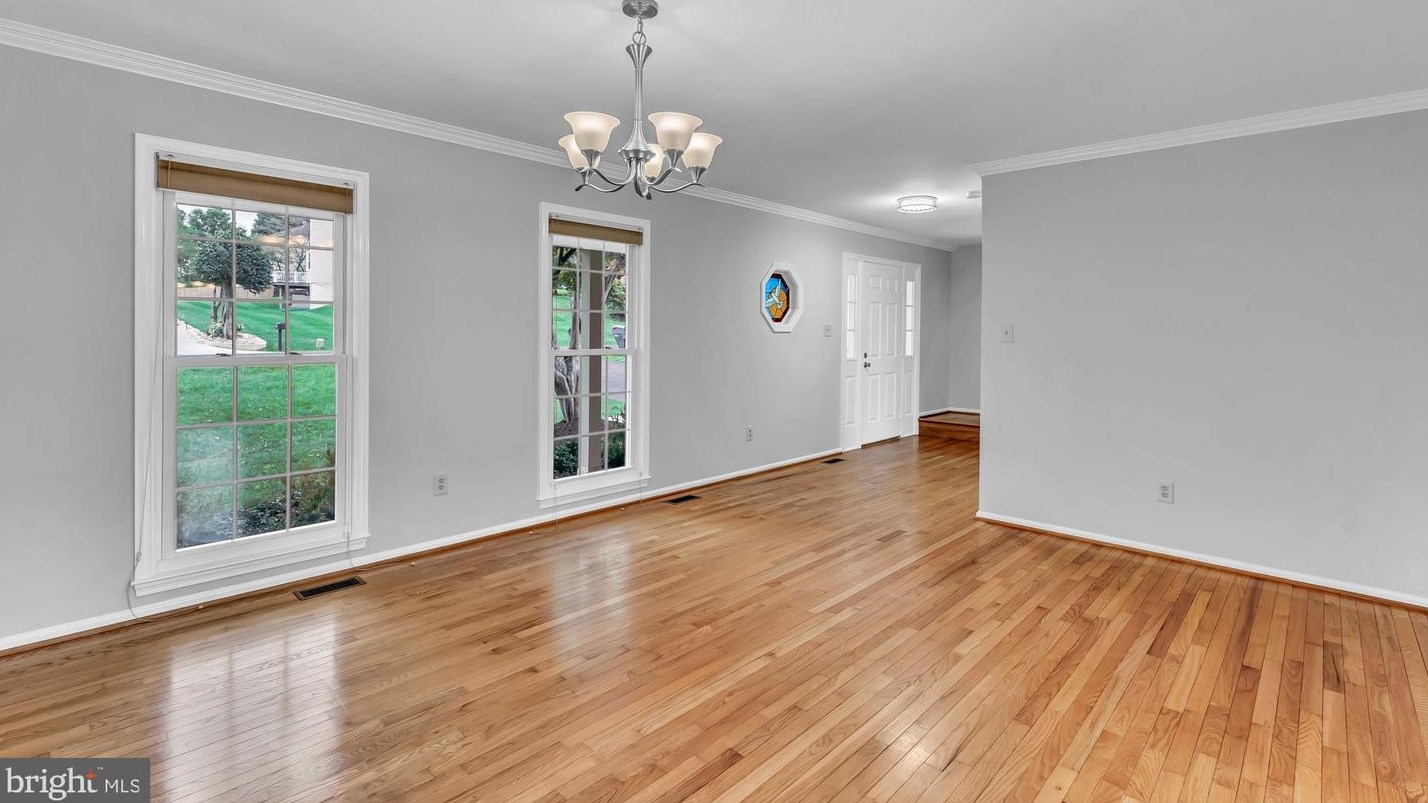 9838 Coral Bells Ct, Vienna, VA 22182