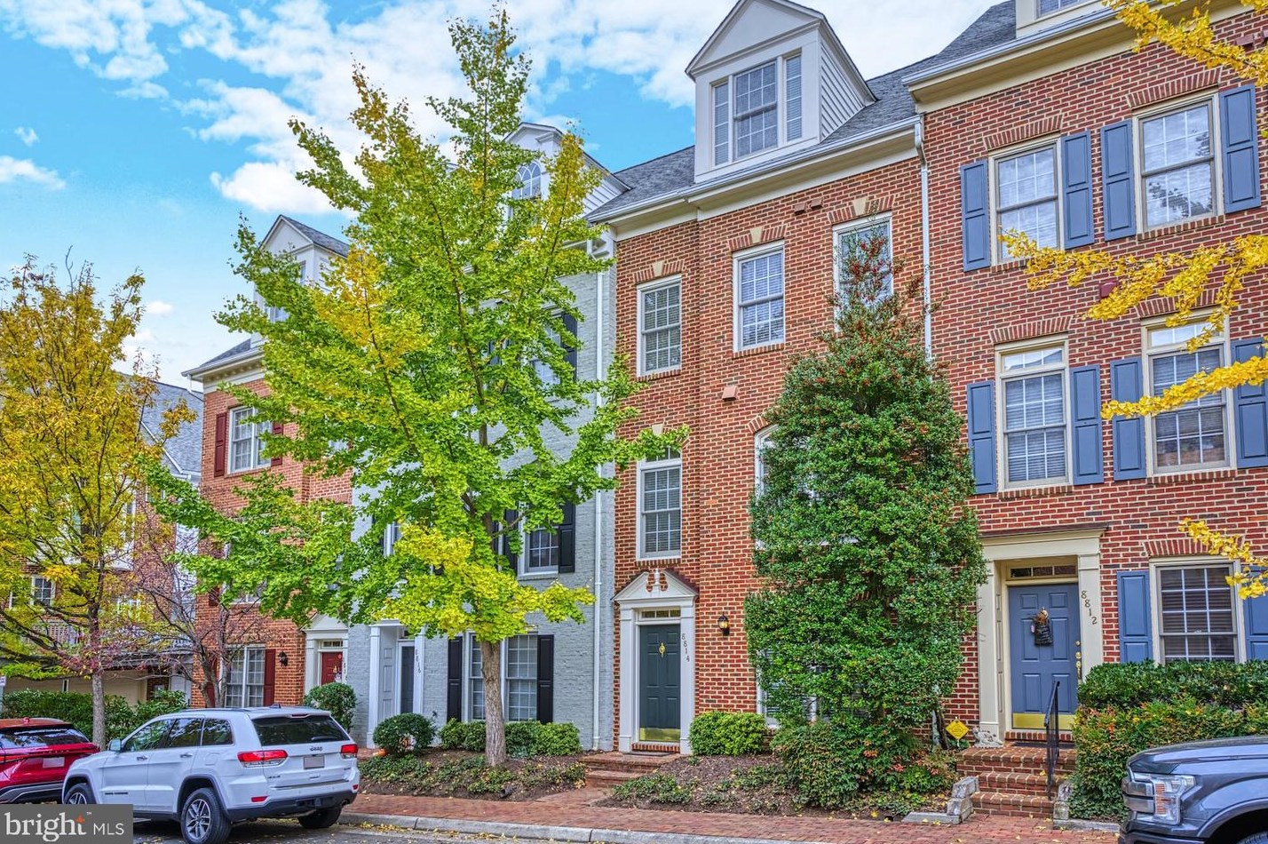 8814 Hunting Lodge Ct, Vienna, VA 22182