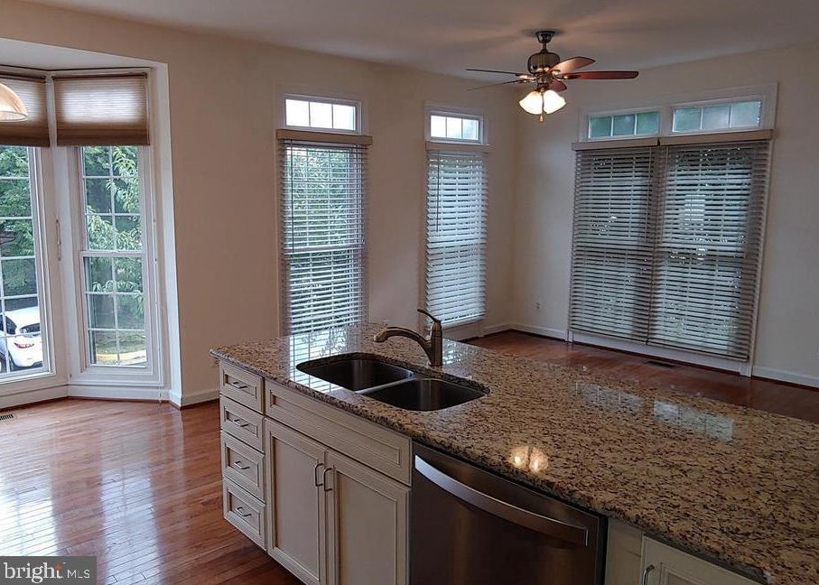 9586 Lagersfield Cir, Vienna, VA 22181