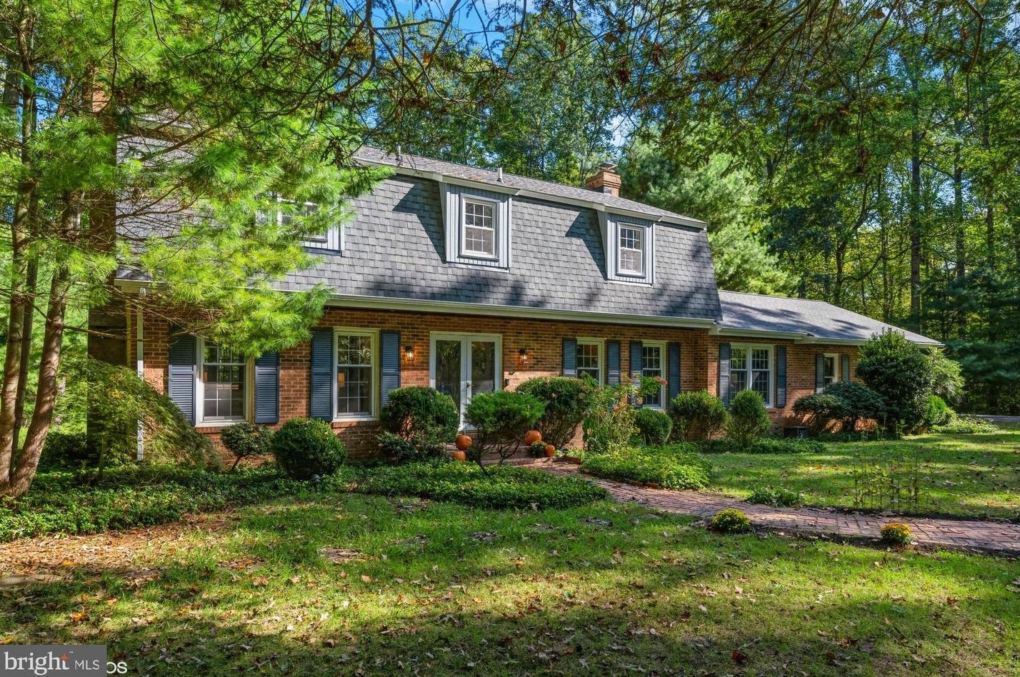 7917 Manor House Dr, Fairfax, VA 22039-2213