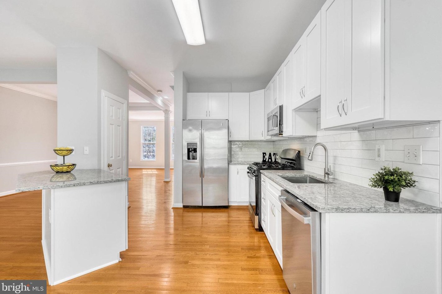 14201 Glade Spg Dr, Centreville VA 20121-5603 exterior