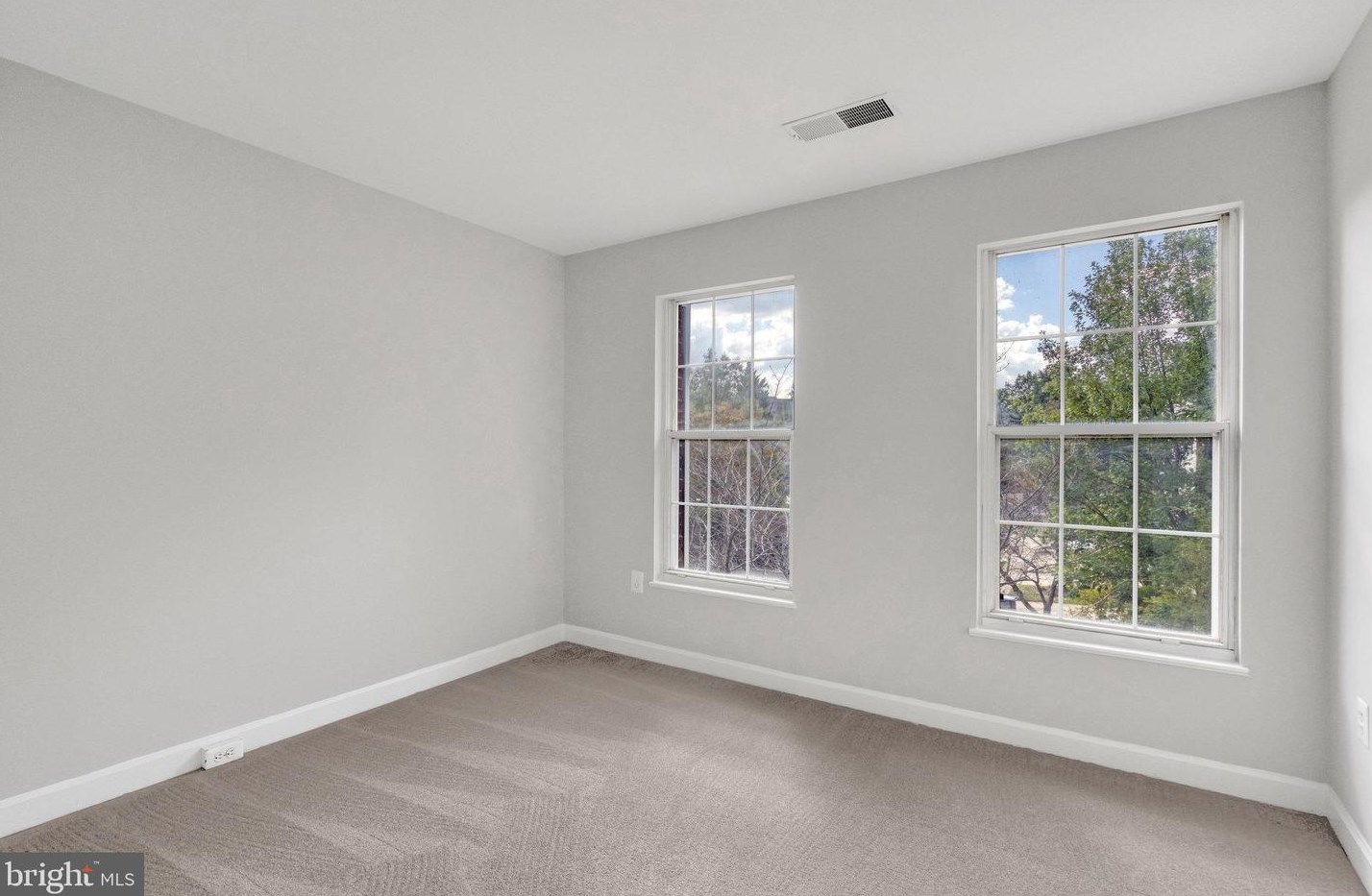 14201 Glade Spg Dr, Centreville VA 20121-5603 exterior