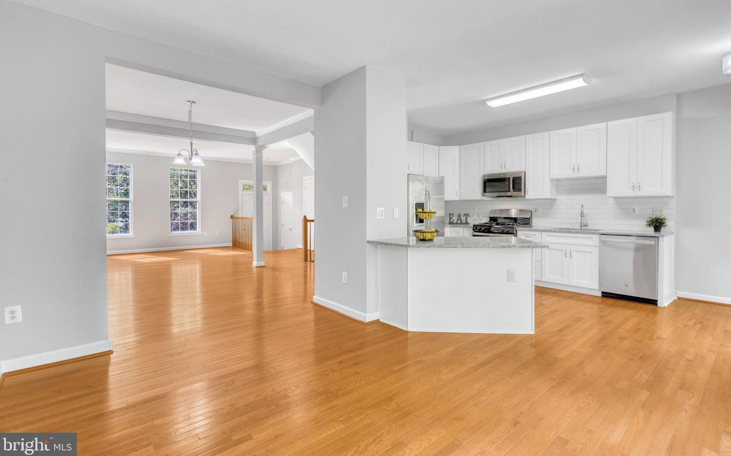 14201 Glade Spg Dr, Centreville VA 20121-5603 exterior