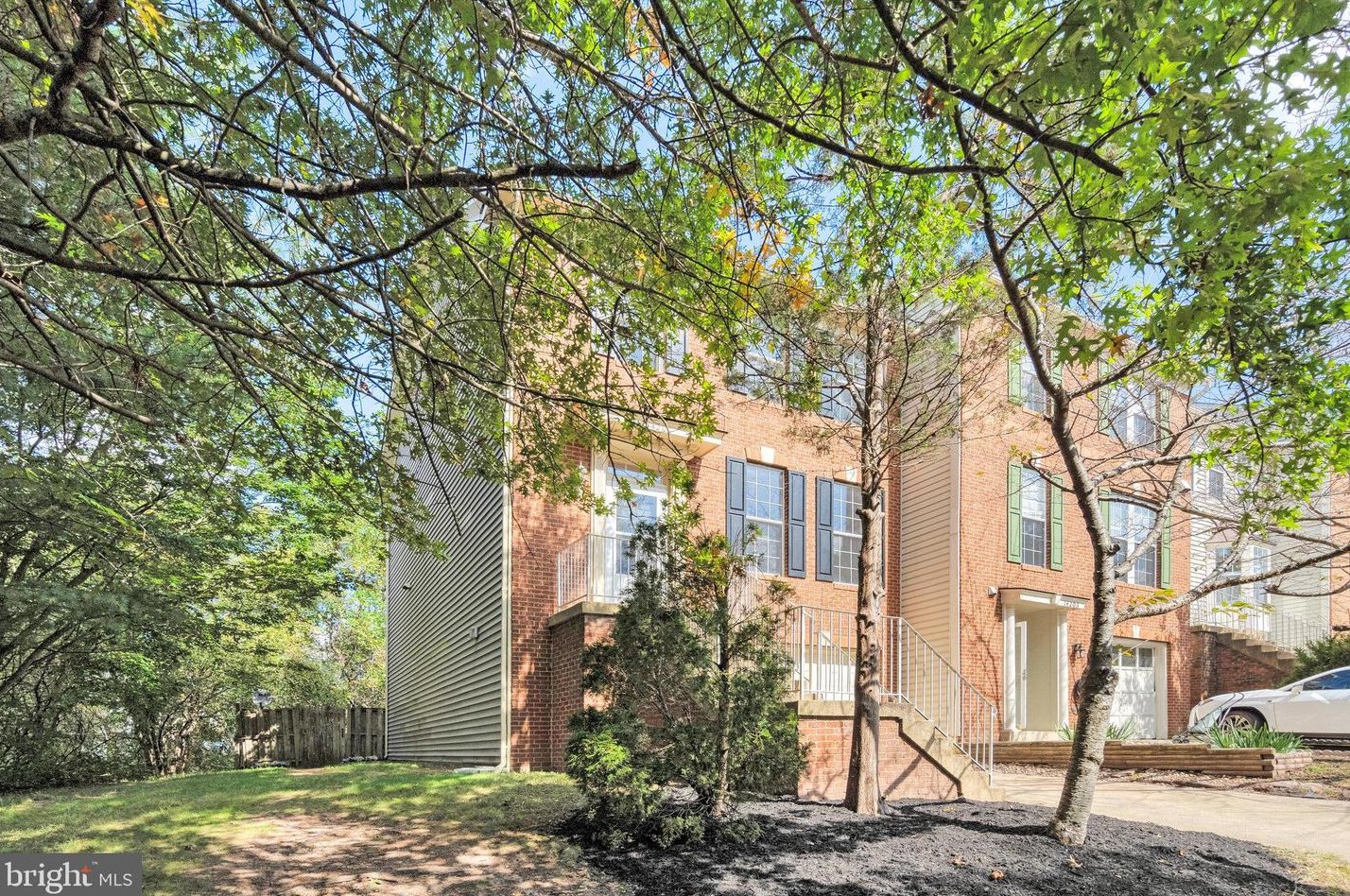 14201 Glade Spring Dr, Centreville, VA 20121-5606