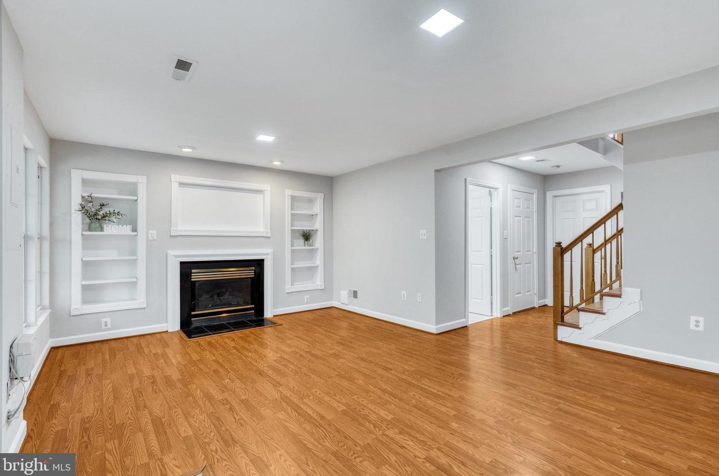 14201 Glade Spg Dr, Centreville VA 20121-5603 exterior