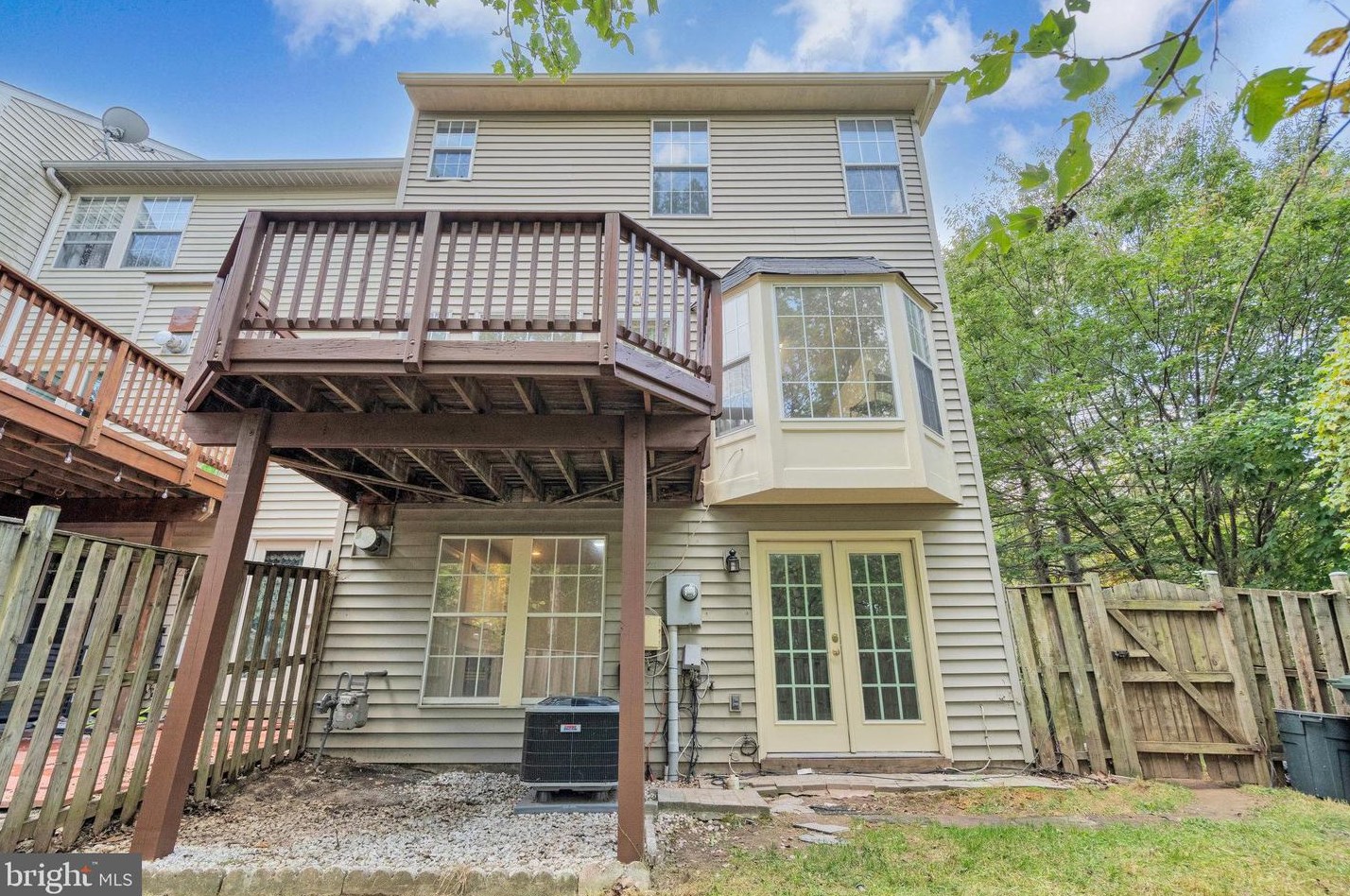 14201 Glade Spg Dr, Centreville VA 20121-5603 exterior