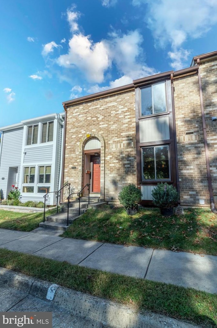8748 Ridge Hollow Ct, Springfield, VA 22152