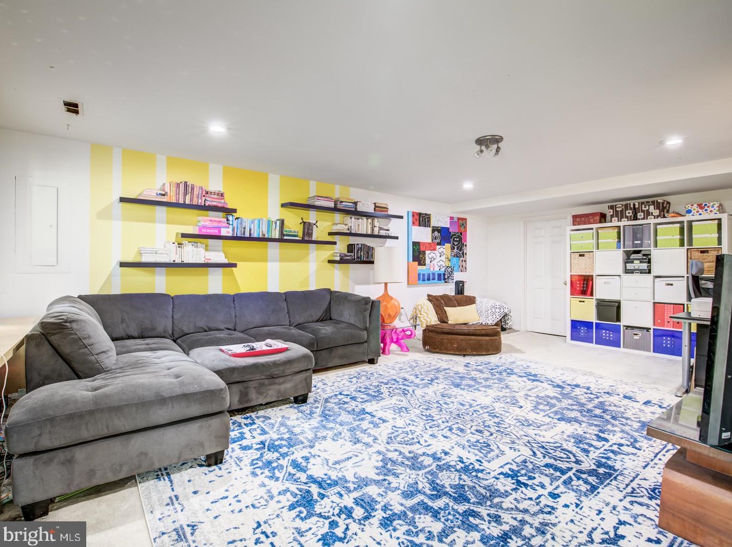 6325 Mary Todd Ct, Centreville VA 20121-3547 exterior