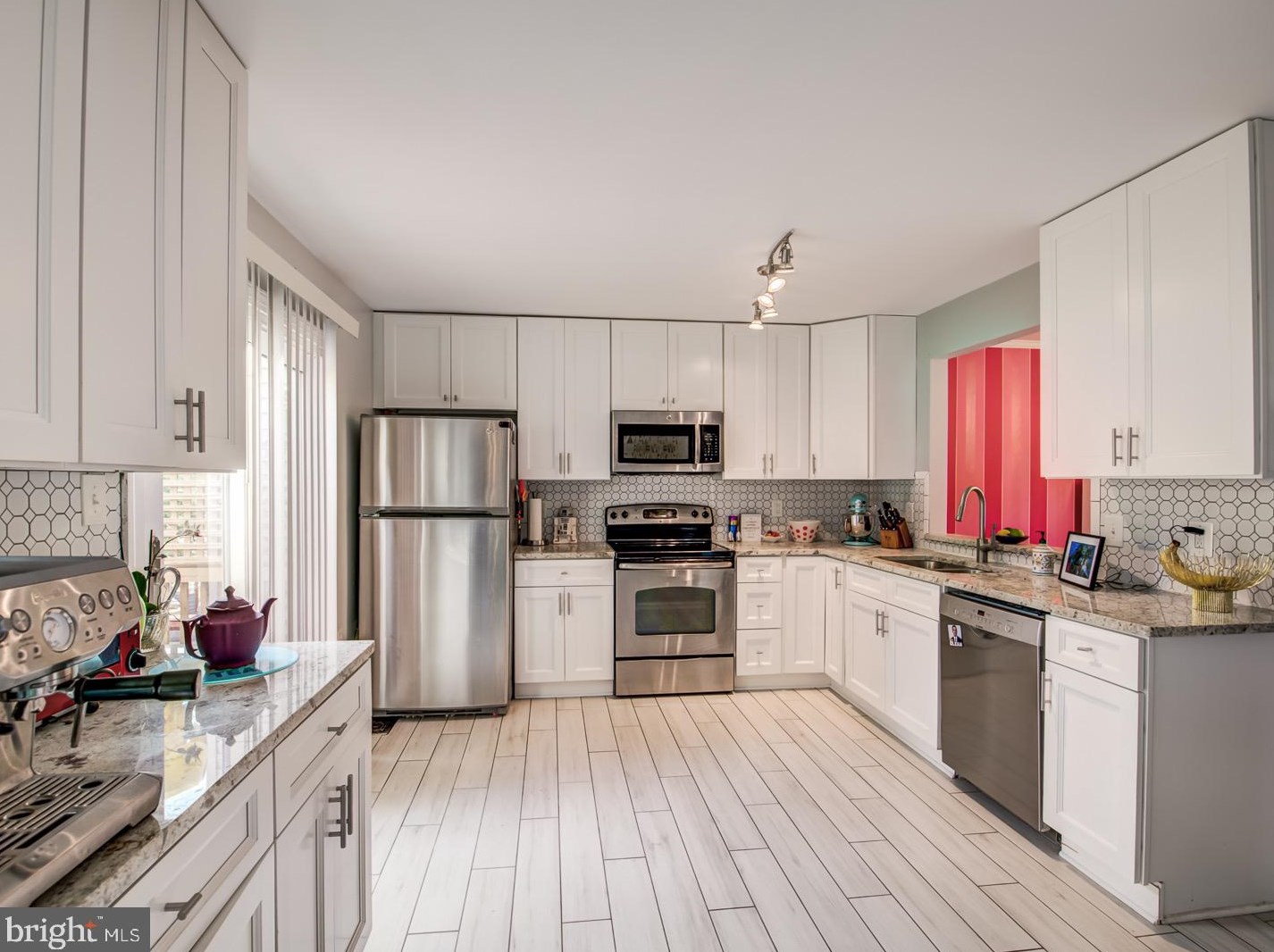 6325 Mary Todd Ct, Centreville VA 20121-3547 exterior