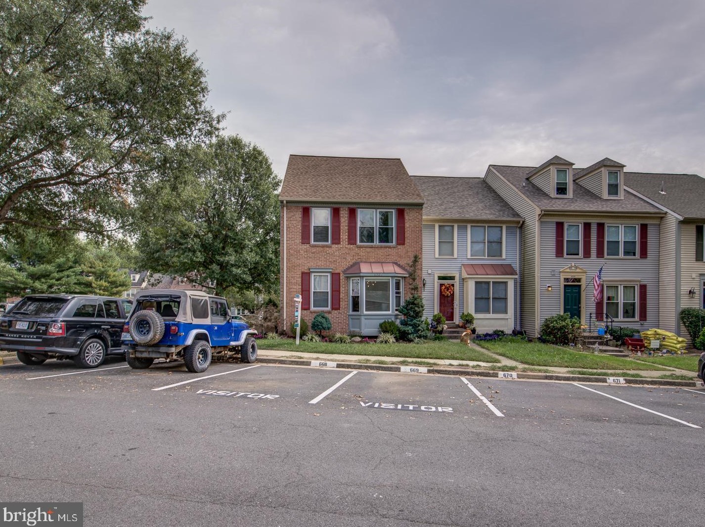 6325 Mary Todd Ct, Centreville, VA 20121-3547