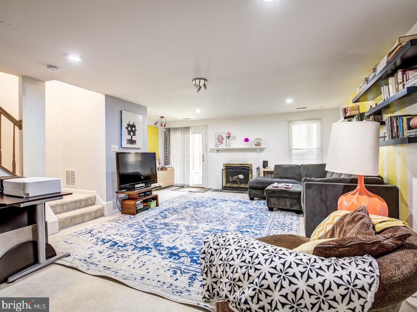 6325 Mary Todd Ct, Centreville VA 20121-3547 exterior