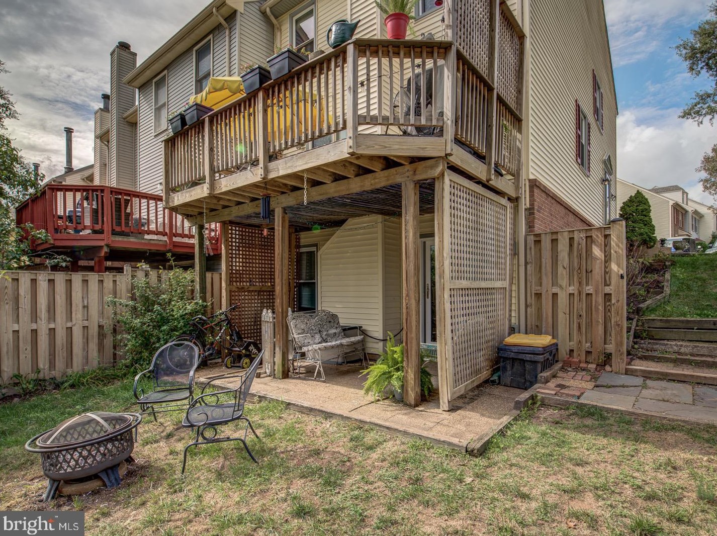 6325 Mary Todd Ct, Centreville VA 20121-3547 exterior