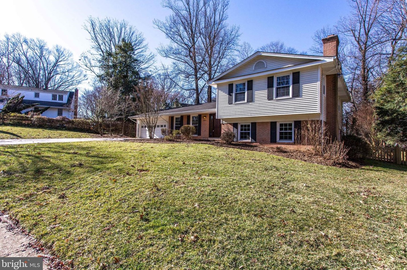 1001 Pickett Pl Sw, Vienna, VA 22180