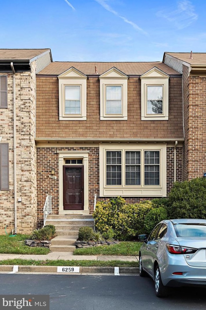 2885 Kelly Sq, Vienna, VA 22181-6155