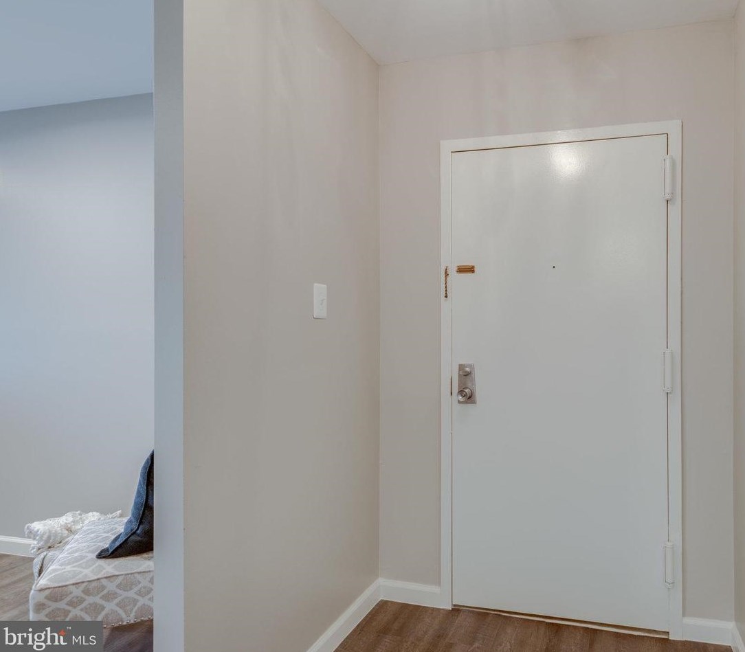 2048 Royal Fern Ct Apt 21b, Herndon, VA