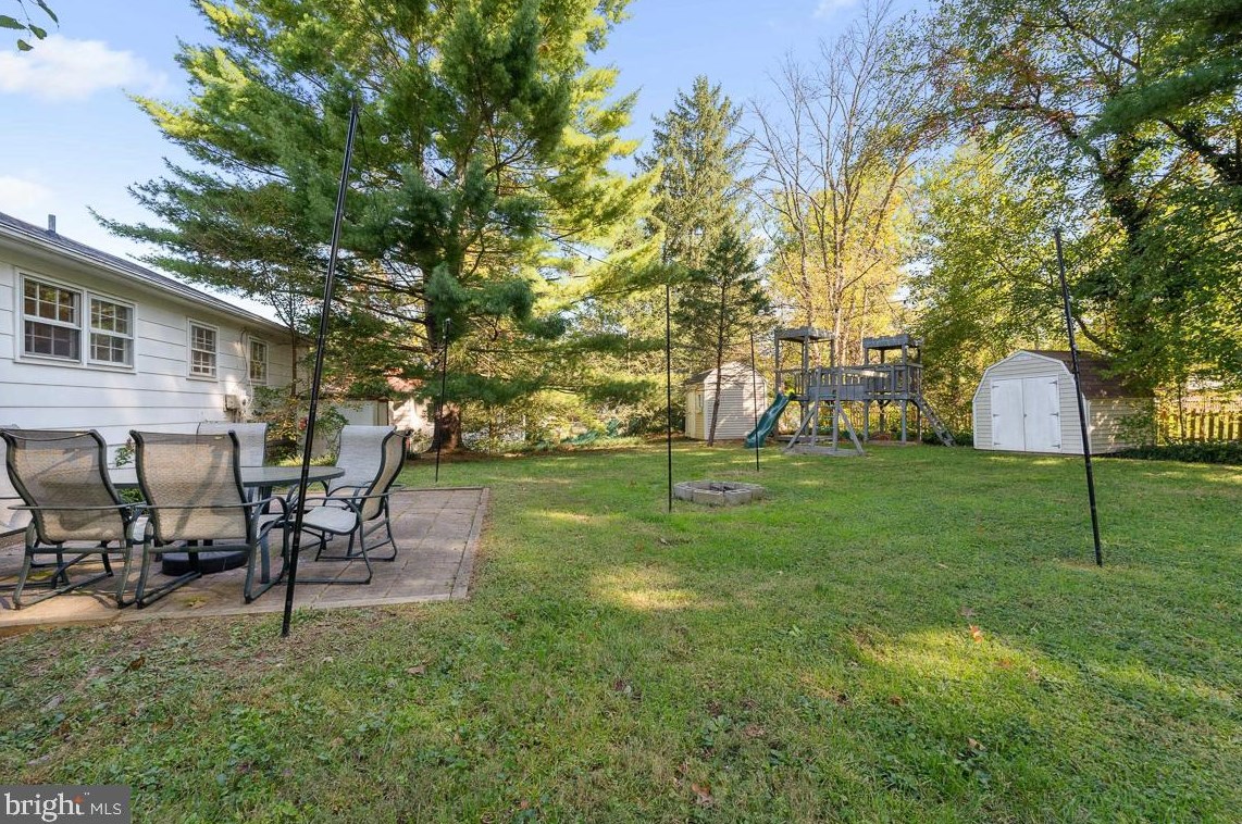 9519 Old Creek Dr, Fairfax VA 22032-1237 exterior