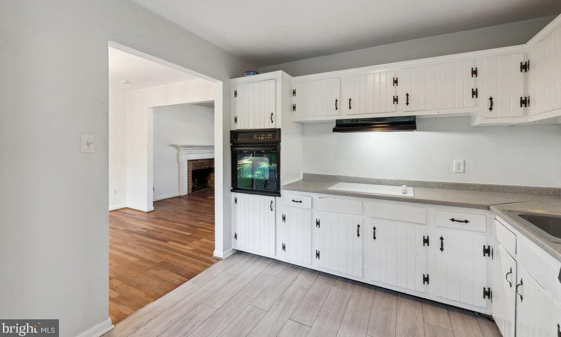 9519 Old Creek Dr, Fairfax VA 22032-1237 exterior