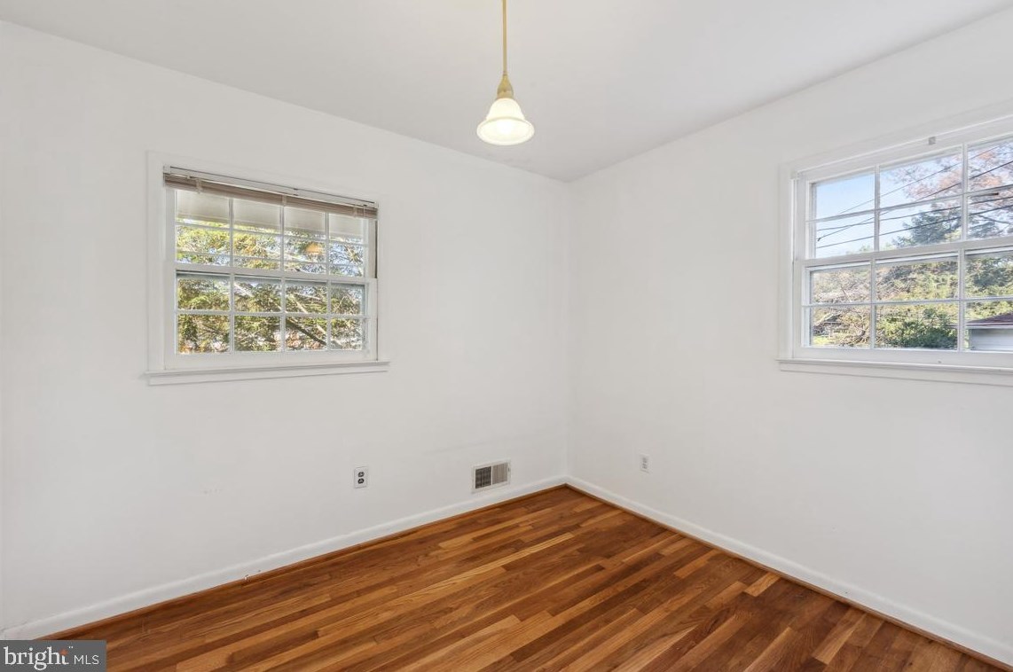 9519 Old Creek Dr, Fairfax VA 22032-1237 exterior