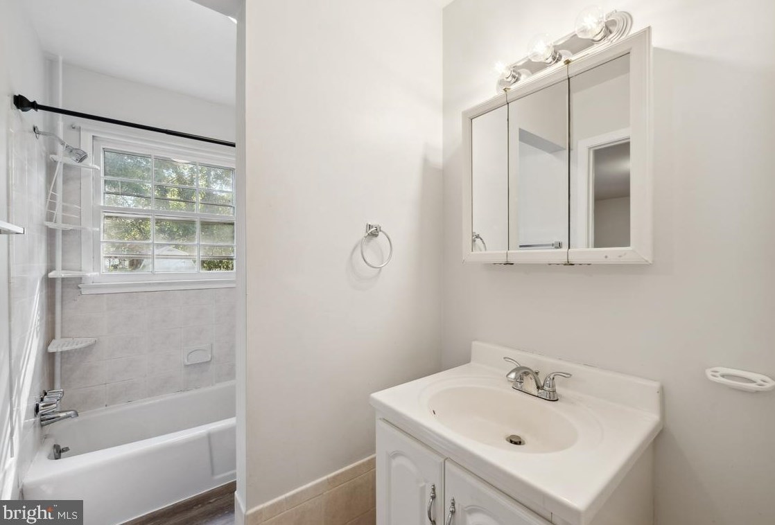 9519 Old Creek Dr, Fairfax VA 22032-1237 exterior