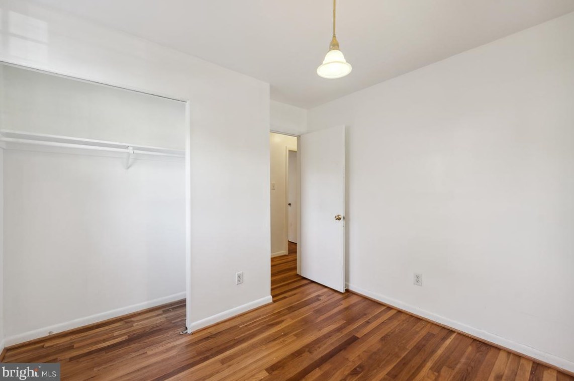 9519 Old Creek Dr, Fairfax VA 22032-1237 exterior