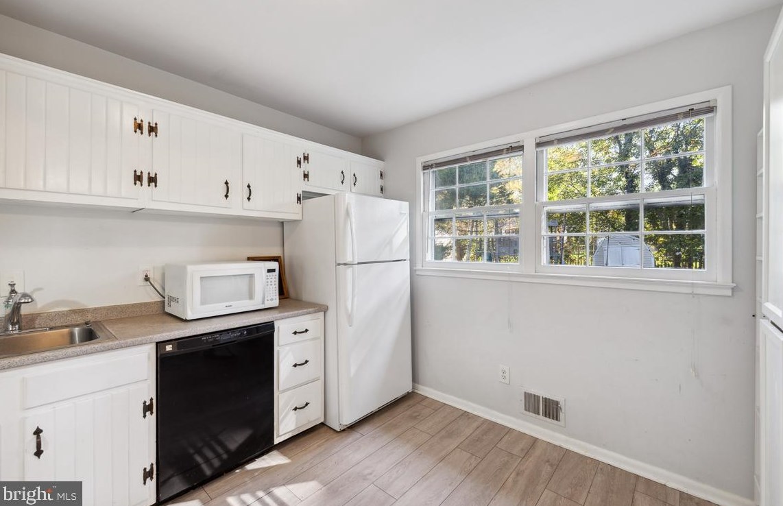 9519 Old Creek Dr, Fairfax VA 22032-1237 exterior