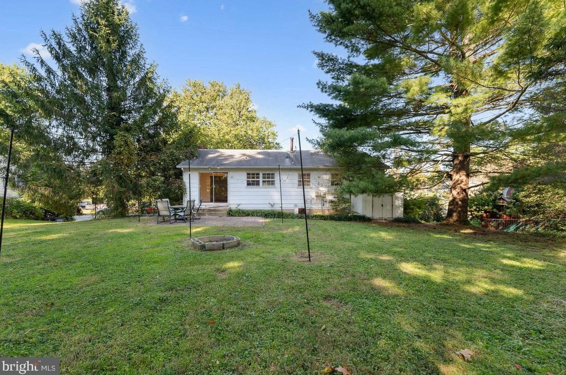 9519 Old Creek Dr, Fairfax VA 22032-1237 exterior