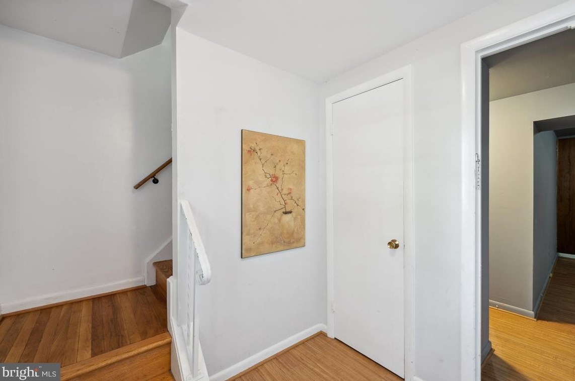 9519 Old Creek Dr, Fairfax VA 22032-1237 exterior