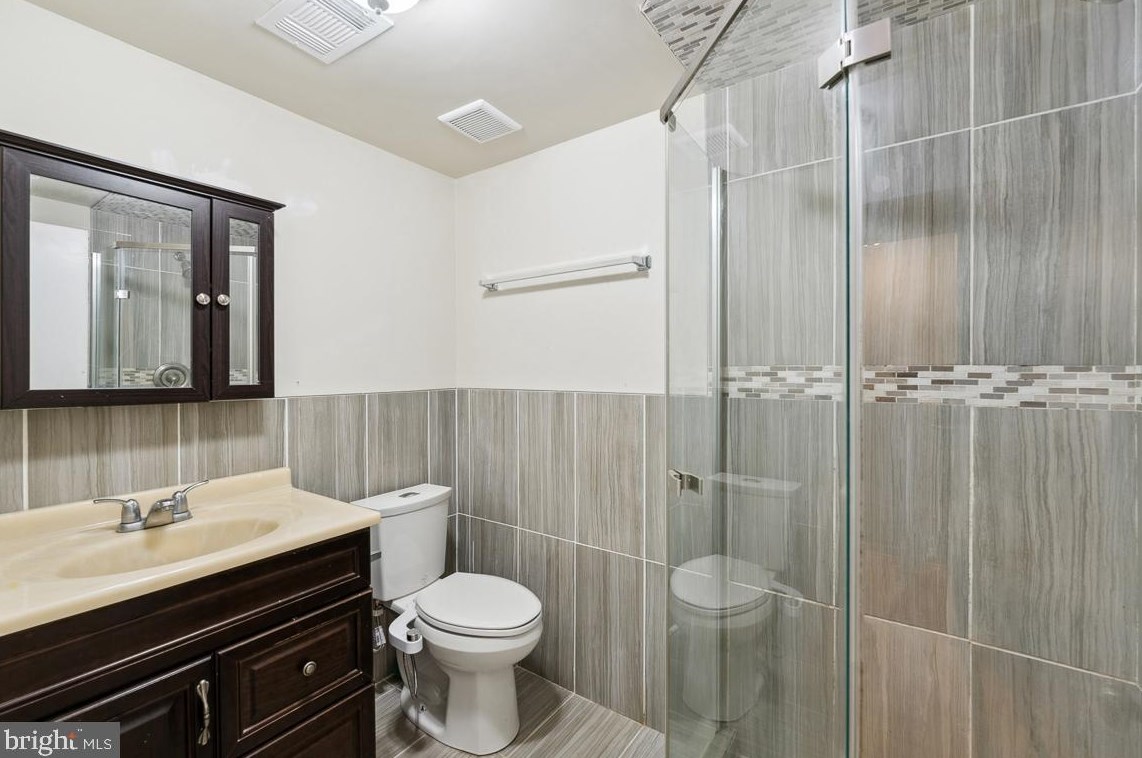 9519 Old Creek Dr, Fairfax VA 22032-1237 exterior