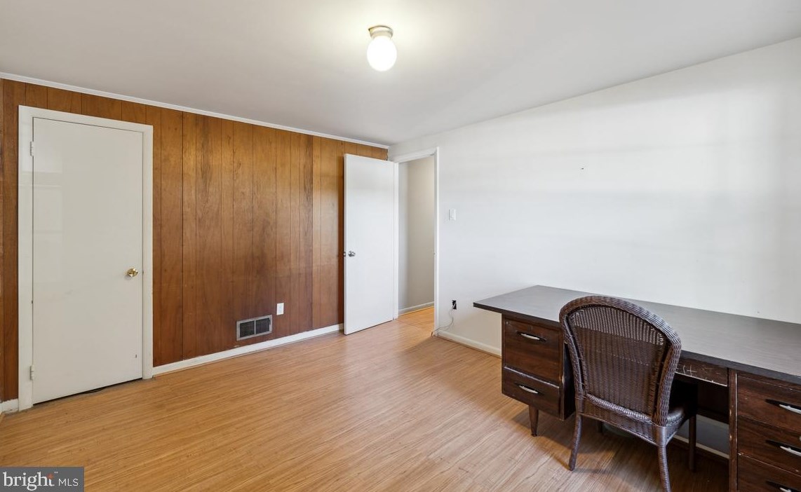 9519 Old Creek Dr, Fairfax VA 22032-1237 exterior