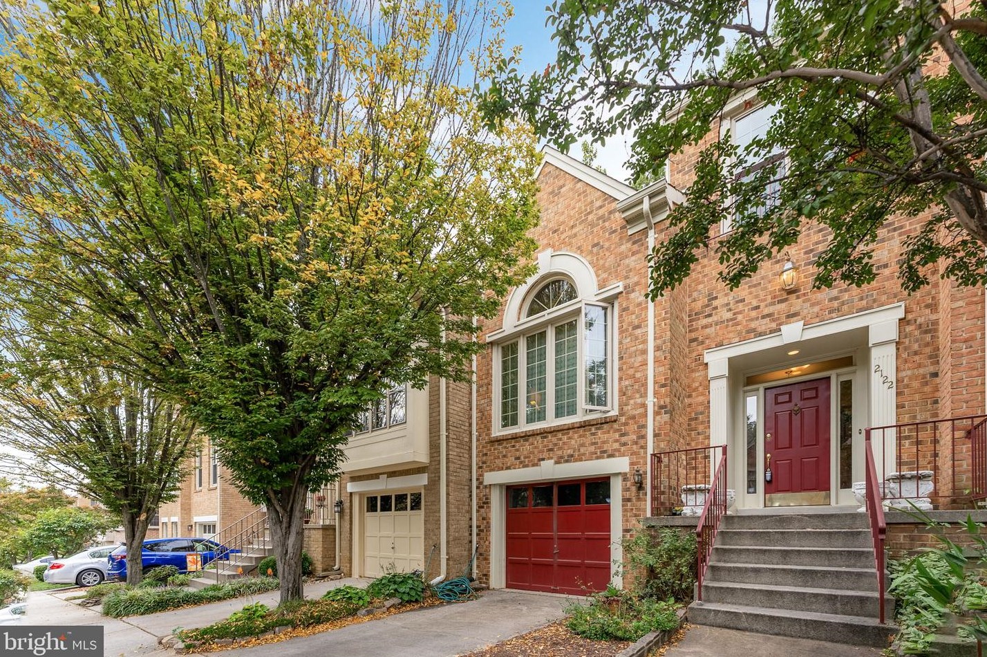 2122 Kings Garden Way, Falls Church, VA 22043