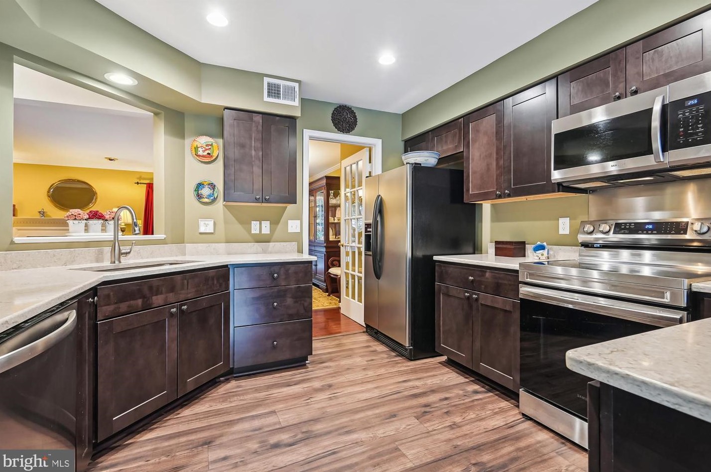 11902 Matthews Ct, Fairfax, VA 22033-4641