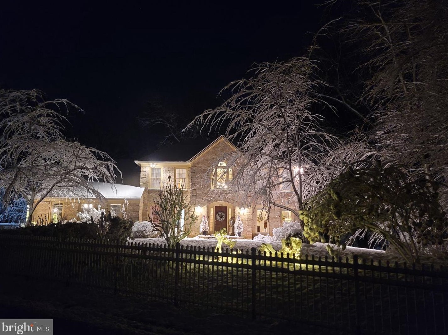 10889 Woodleaf Ln, Great Falls, VA 22066