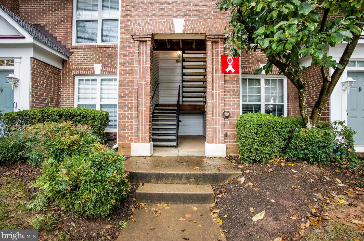 12765 Fair Crest Ct Apt 303, Fairfax, VA 22033