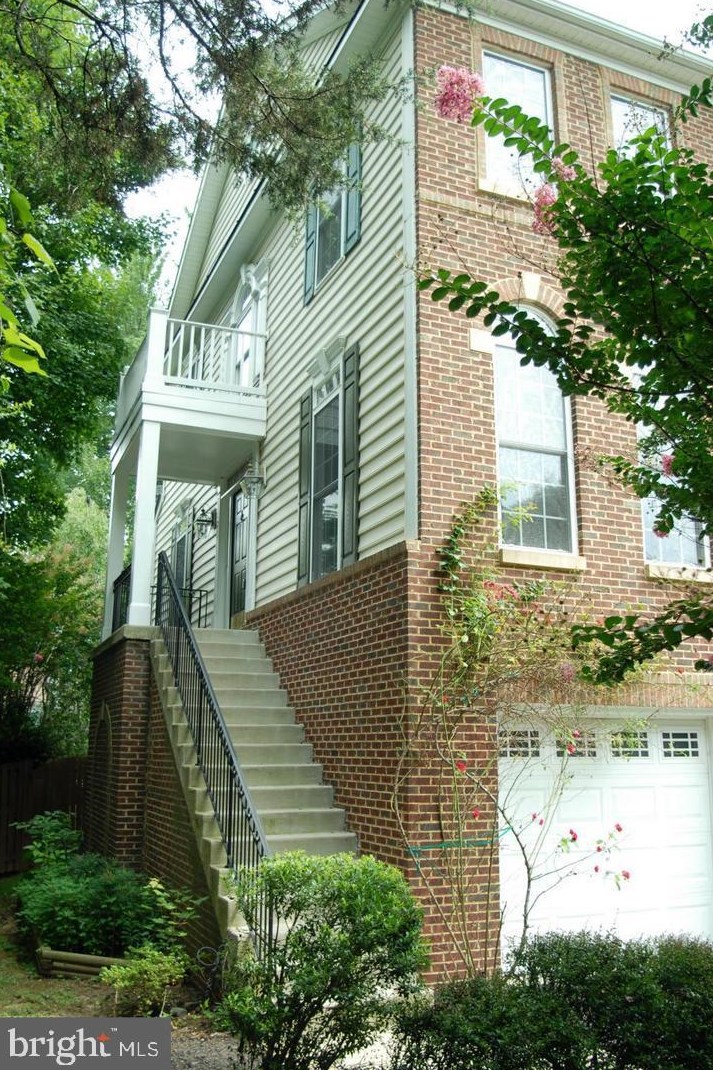 9990 Cyrandall Dr, Vienna, VA 22124-2950
