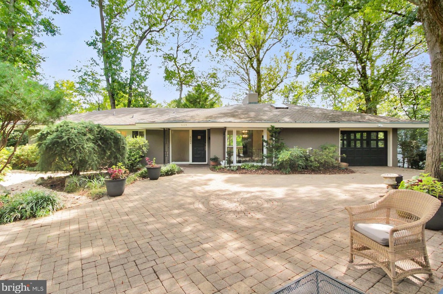 6124 Beachway Dr, Falls Church, VA 22041