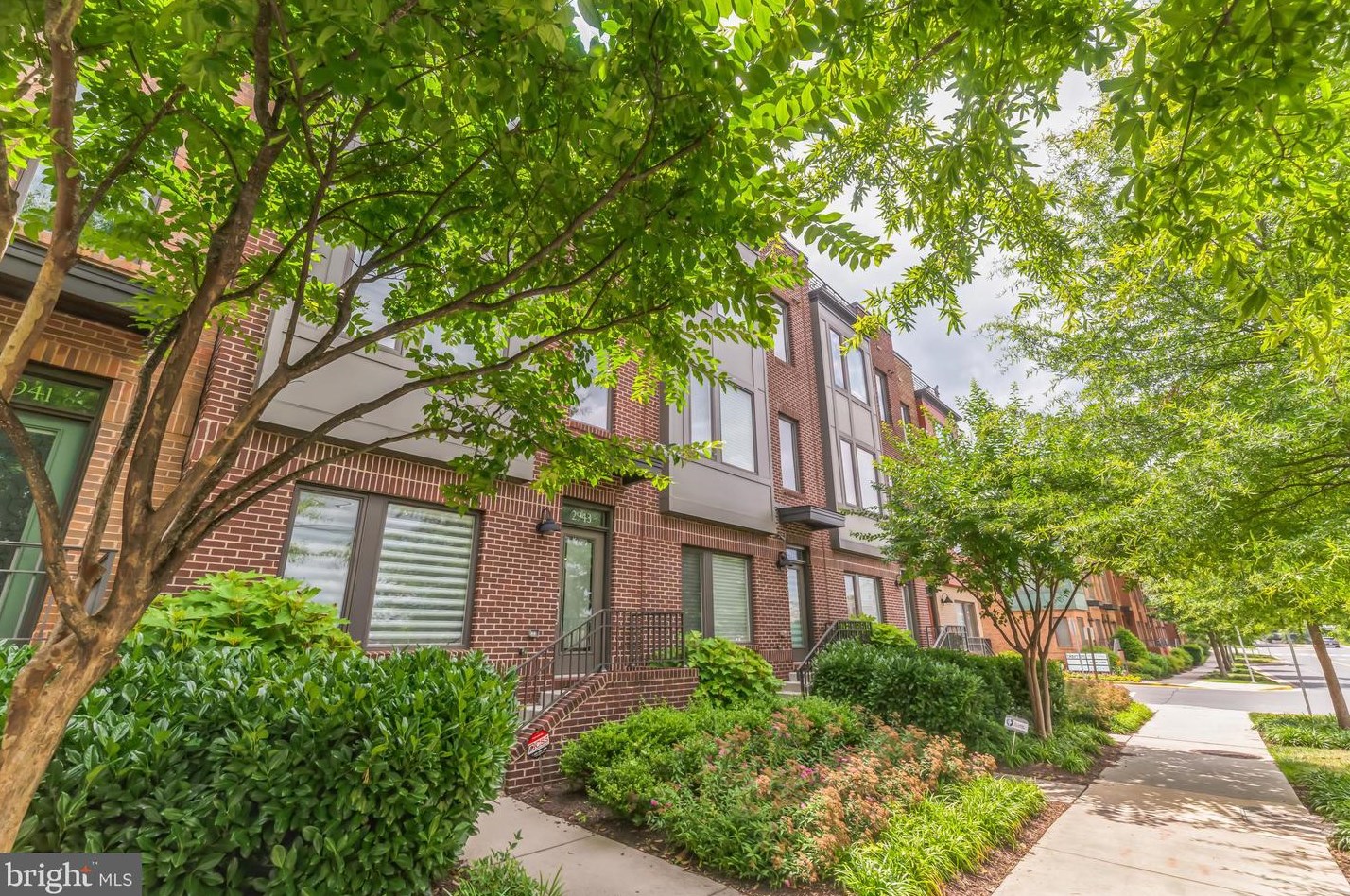 2943 Eskridge Rd, Fairfax, VA 22031-2201
