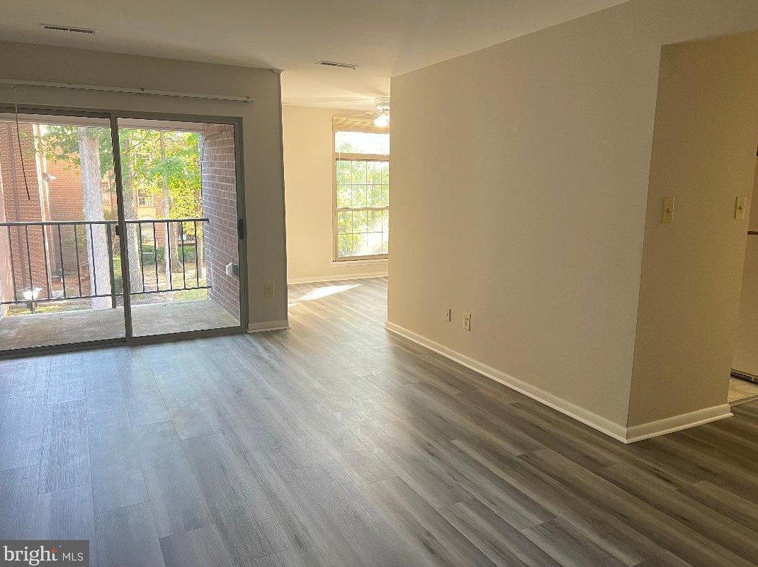 3330 Woodburn Village Dr #31, Annandale, VA 22003