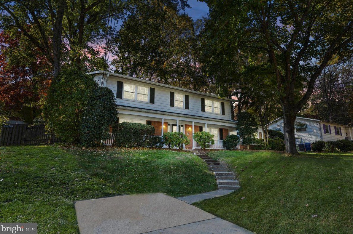 5112 Southampton Dr, Annandale, VA 22003