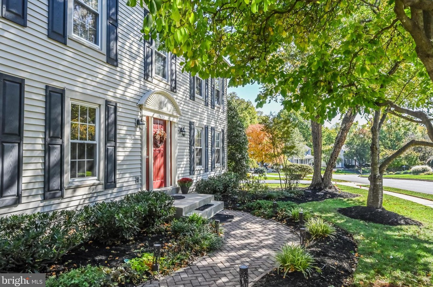 3623 Great Laurel Ln, Fairfax, VA 22033-1212